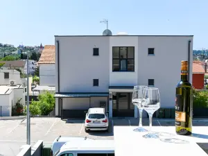Laura Apartment