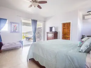 Brand New- Romantic, Fully Loaded Relaxing 2 Bedroom for 1 or 2 Couples