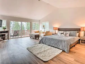 Spacious Sun-up Bay Cabin, 20 Min to Downtown Cda!