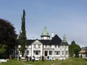 Bårdshaug Herregård