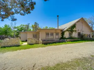 Kerrville Area Home w/ Outdoor Entertainment Space