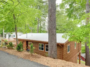 Modern Little Bear Cottage at Santeetlah Lake!