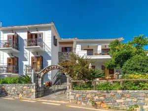 Hotel Paraliako Kyparissi