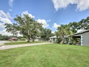 Spacious Arcadia Escape Near Public Boat Ramp