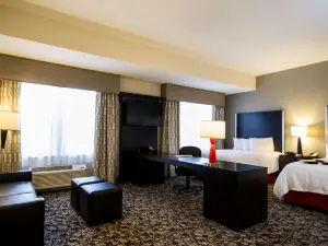 Hampton Inn & Suites DuPont