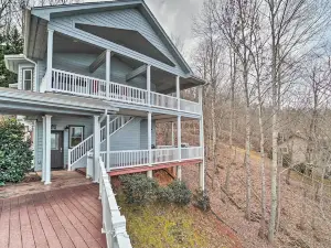 Lake-View Condo with Covered Deck in Hiawassee!