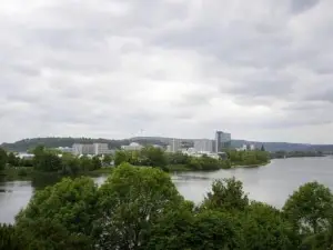 Boho Stil Wohnung Mit Flussblick Nahe Stadtzentrum