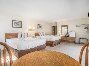 Ludington Pier House