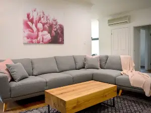 The Blush 3 - Style in the vines