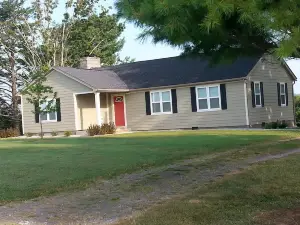 Country Cottage, Travel the Bourbon Trail and Historic Sites