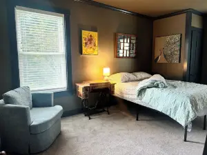 Charming 4+bedroom farm stay just 10 minutes from downtown Barre