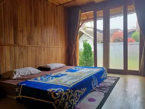 Adk Papandayan Homestay & Tour