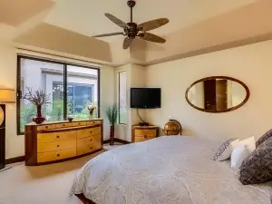 Glamorous home w/ mountain views, private pool, & on-site golf - 3 BR - #111801
