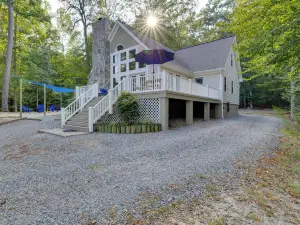 Waterfront Hartfield Vacation Rental w/ Dock!