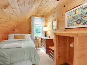 Amazing Cabin in the Finger Lakes!  Hiking, Wineries, Restaurants..Etc!  Pets ok