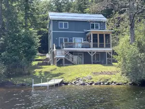 Newer Construction waterfront house with AC and WiFi in Barnstead