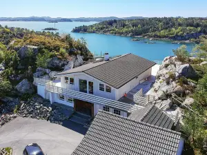 12 person holiday home in Fitjar