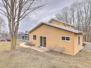 Lovely Finger Lakes Vacation Home Near Seneca Lake