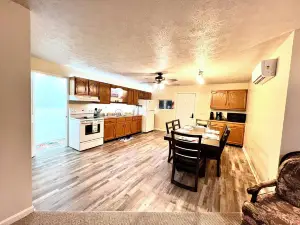 The Fuzzie Flamingo! 2bd/1bth w/ trailer parking