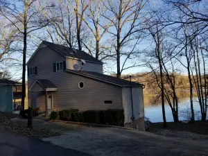 Quiet Lake Front Home on Sugar Creek/Elk River