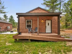 Cabin # 4 at Northern Comfort HANDICAP FRIENDLY UNIT
