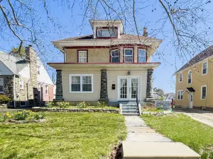 Spacious 7-BR Family Retreat in Upper Darby