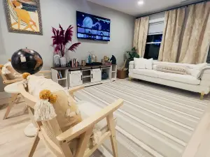 Luxury New-built - Beautiful 3 bedrooms+2 bathrooms Montclair Home