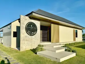 Chomnok Chomna Pool villa
