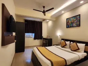 All Seasons Guest House I Rooms & Dorms