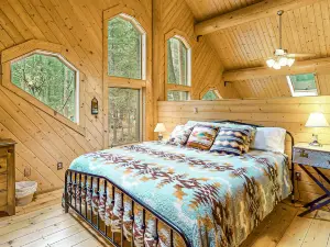 Riverfront home with deck, gas fireplace, & washer/dryer - near hiking & lake