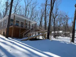 Cozy Retreat with Fire Pit and Hammock - Charming Woodland Escape