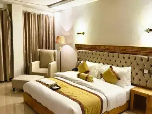 Royal Elite Hotel Kalam by Khan Familia