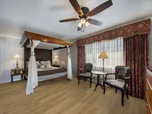 Carmel Inn & Suites