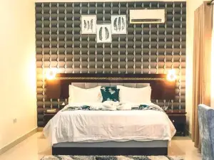 Golden Royale Hotel