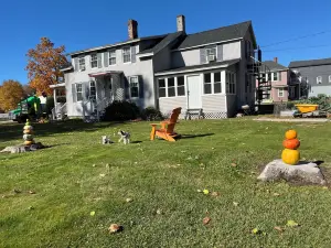 Upstairs on Main with private bathroom