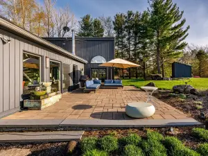 Waterfront oasis in heart of Berkshires