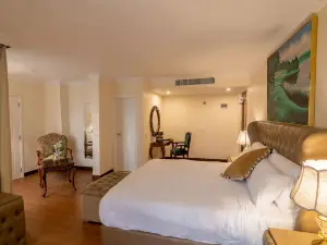 The Grand Palace Hotel