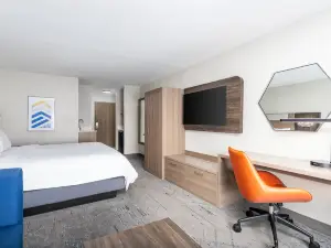 Holiday Inn Express & Suites Lancaster by IHG