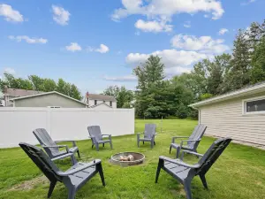 Perfect Green Lake Family Retreat - 5-Min Walk to Lake, Shops, Restaurants & Fun