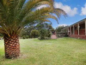 Farm Stay & Iconic Water Views - 32 Zachary Drive