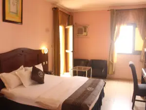 Tou'Ngou Hotel