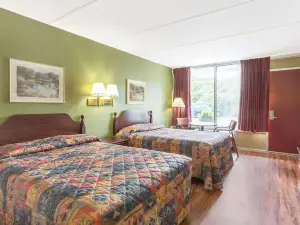 Super 8 by Wyndham Kingsport /I-81