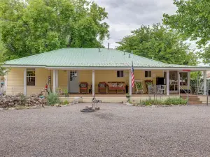 Outdoorsy Caliente Retreat w/ Screened Porch