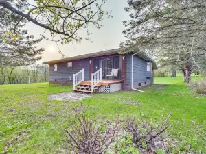 Updated Hermantown Vacation Rental 6 Mi to Duluth!