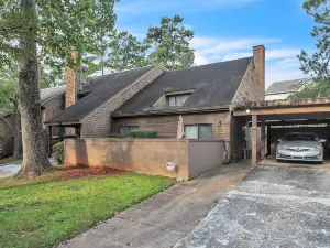 Centrally Located 4Br Stonecrest Condo 4 Bedroom Condo by Redawning