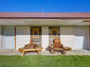 Unique Shelley Studio Stay w/ Shared Fire Pit!