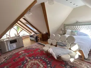 Charming En-Suite Bedroom with Patio in St Aubin