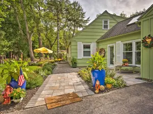 Pittsford Trolley Home - Near Erie Canal!
