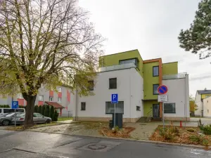 Solid Gold Garni Hotel