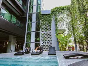 Isty Hotel